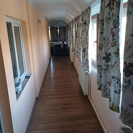 Summer Valley House 아파트 투즐라